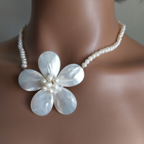 Freshwater Pearl Flower Necklace - Picture 4 of 16